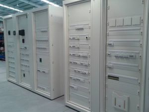 制御電気キャビネット