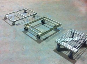 金属製車輪付きプレート