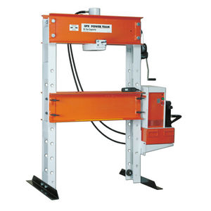 油圧式プレス機