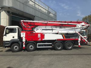 工事現場用トラック搭載コンクリート ポンプ