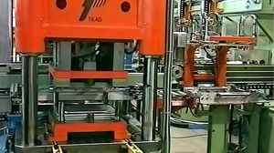 板金用成形機 1