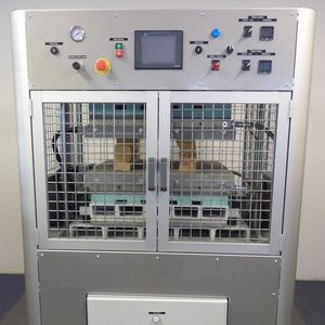 空圧式プレス機