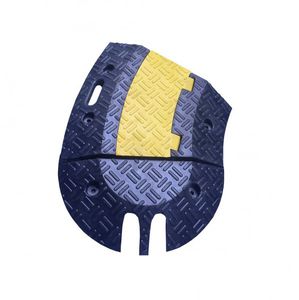 車両通路用ケーブル保護