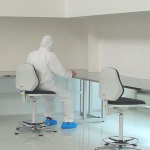 プラスチック製作業台