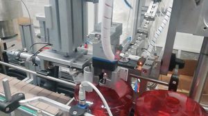 自動充填 / 打栓 / ラベル自動貼付機