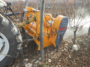 石材製粉砕機