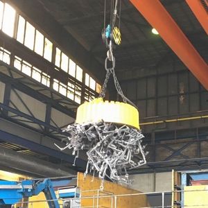金属スクラップハンドリング用吊り上げ電磁石