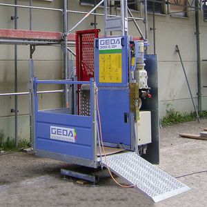シングルマスト移動昇降式足場