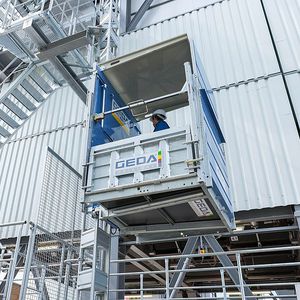 シングルマスト移動昇降式足場