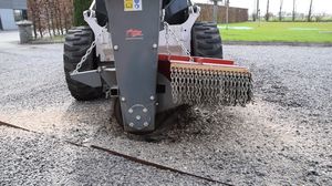 スキッドステアローダー用切り株堀機