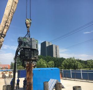 油圧振動掘削機