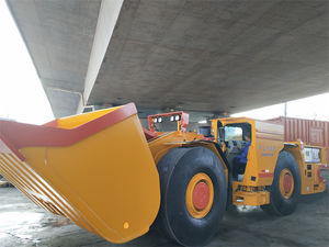 タイヤ式ローダー