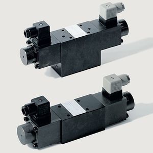 スプール油圧方向制御弁