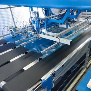 シ-トスタッキング装置