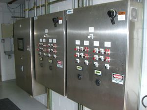 制御電気キャビネット
