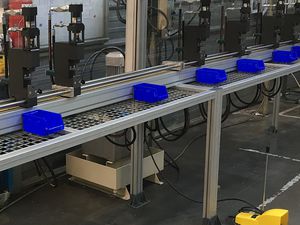 油圧式打抜機