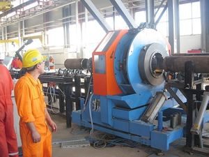 チューブ端部用面取り機 1