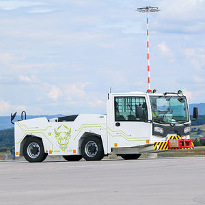航空機トラクター 1