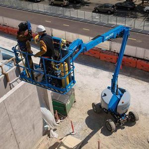車輪付き多関節型高所作業車