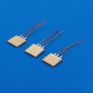 フラット発熱体