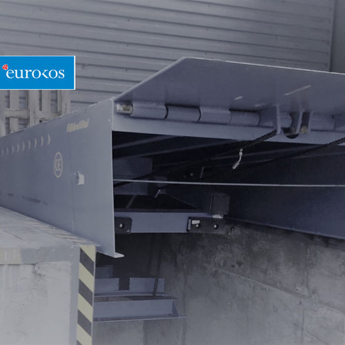 牽引用搭載用スロープ - Hydraulic loading ramps with folding support - Hidrotiltai - コンテナー / 油圧式 / 折畳み式
