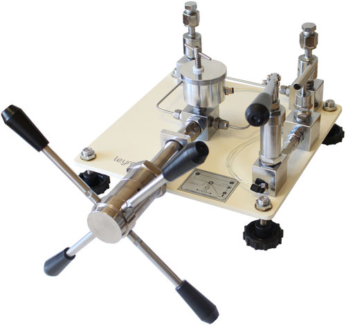 油圧式圧力比較器 - LPC 7000 - Leyro Instruments - 圧力式キャリブレーション