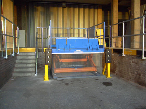 シザー昇降台 - Edmolift UK Ltd - 油圧式 / 定置型 / トラック ドック用