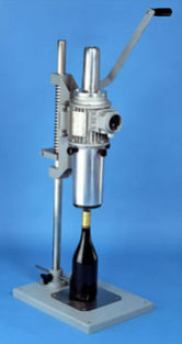 圧力キャップ締め機 - IC Filling Systems LTD - 手動式 / ボトル用 / ワイン生産用