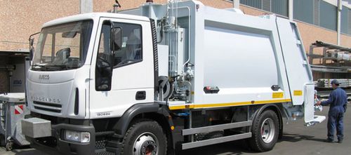 リヤローダーゴミ収集車 - EMS Machinery - ディーゼル / コンパクト付