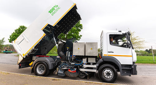 トラックへの取り付け可能スイーパー - VS6  - BROCK Kehrtechnik GmbH - 電動式 / 道路用 / 埃
