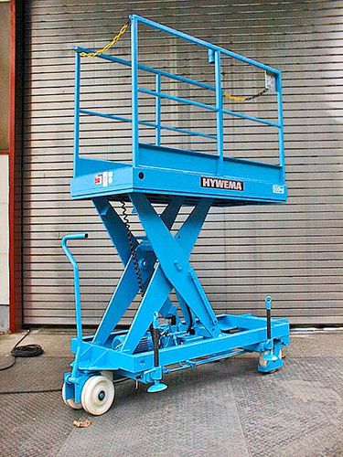 電動式シザース型高所作業車 - SHT- MTB - HYWEMA - Josef Schwahlen GmbH & Co.KG - 工場用