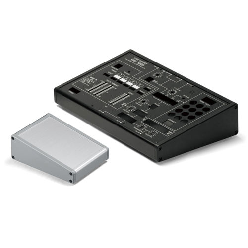 傾斜したデザインエンクロージャ - CF series - TAKACHI Electronics Enclosure Co., Ltd. - 卓上 / モジュール式 / アルミ押出形材