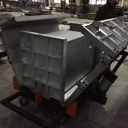 ドア用成形機 - KCM Machinery Manufacturing - 金属