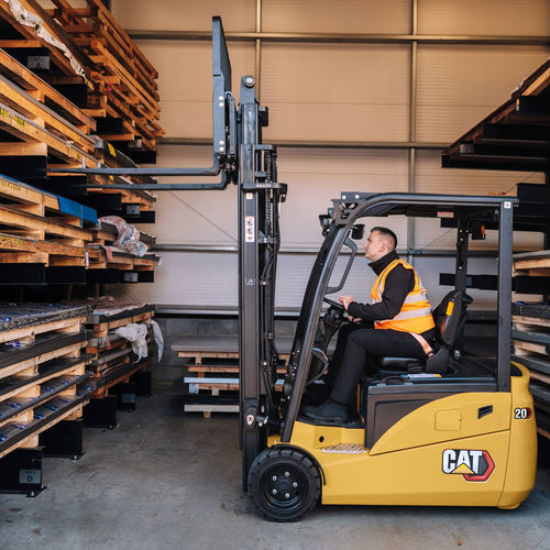 電動式フォークリフト - EP16-20QT - Cat Lift Trucks/キャタピラー - 乗り型 / 屋内用 / 外用