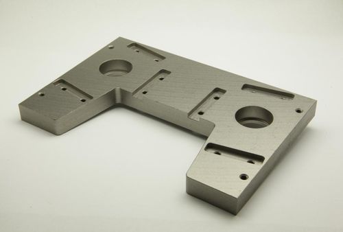 ニッケルフライス加工 - LARM a.s. - 自動車用 / CNC / 5軸