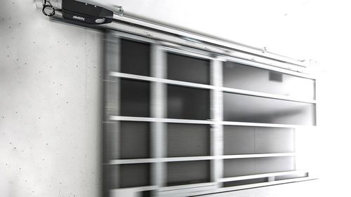 スライド式門扉用モーター - Industrial - Gilgen Door Systems AG