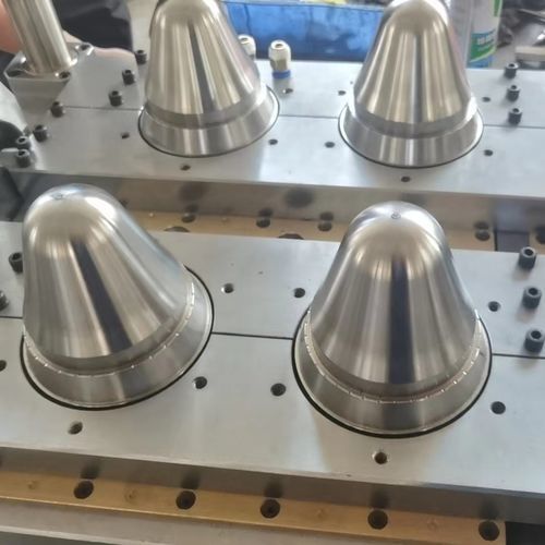 マルチキャビティブロー成形 - SANTSAI MACHINERY - モノキャビティ / 技術部品用 / 外装部品用