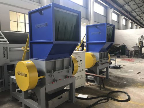プラスチック用粉砕機 - PC series - ZHANGJIAGANG QING CHEN YU MACHINERY CO., LTD. - ナイフ式 / 縦型 / 油圧式