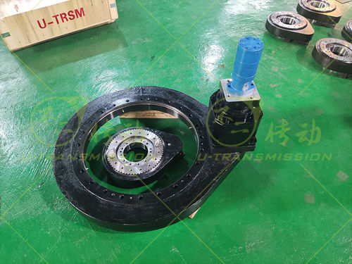 激しい使用に耐える旋回駆動 - SP-III-0755 - Unique Transmission Equipment(Luoyang)Co., LTD