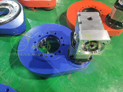 コンパクト旋回駆動 - SP-I-0280 - Unique Transmission Equipment(Luoyang)Co., LTD