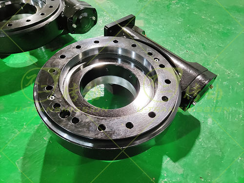 ウォームギア旋回駆動 - SE9 - Unique Transmission Equipment(Luoyang)Co., LTD