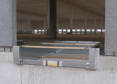 搬出口 - PREFABRICATED - Campisa