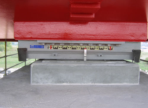 球形滑り軸受 - mageba - PTFE / コンパクト / メンテナンスフリー