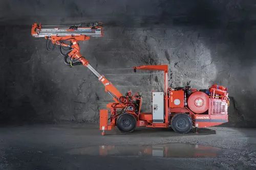 トンネル型用ジャンボ掘削用ドリル - DD210 - Sandvik Mining and Rock