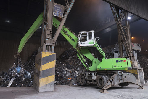 クローラー式資材運搬用ショベル - 840 E series - SENNEBOGEN Maschinenfabrik GmbH/ゼンネボーゲン - タイヤ式 / 油圧式 / 電動式