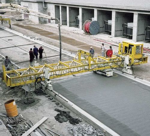 コンクリート用舗装機 - C-650 - GOMACO International - クローラー式 / 建物用 / コンクリートスラブ材用