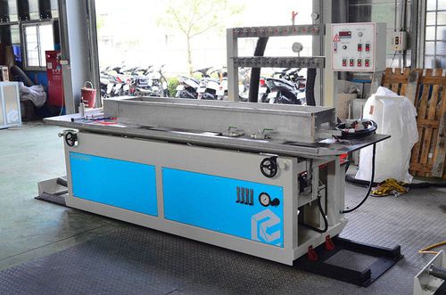 フレーム押し出し成型用校正台 - Everplast Machinery Co., Ltd.