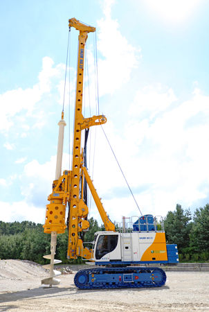 多機能掘削装置 - BG 33 H BT 75 - BAUER Maschinen GmbH - 回転式 / 建設現場用