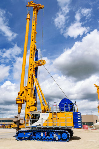 多機能掘削装置 - BG 55 BS 115 - BAUER Maschinen GmbH - 回転式 / 油圧式 / 建設現場用