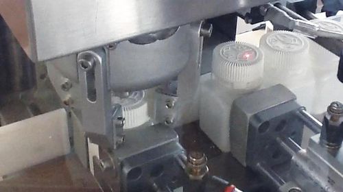 医薬品用スクリューキャッピング機 - TB - PMR System Group - リニア / 電子制御された / プラスチックスクリューキャップ用